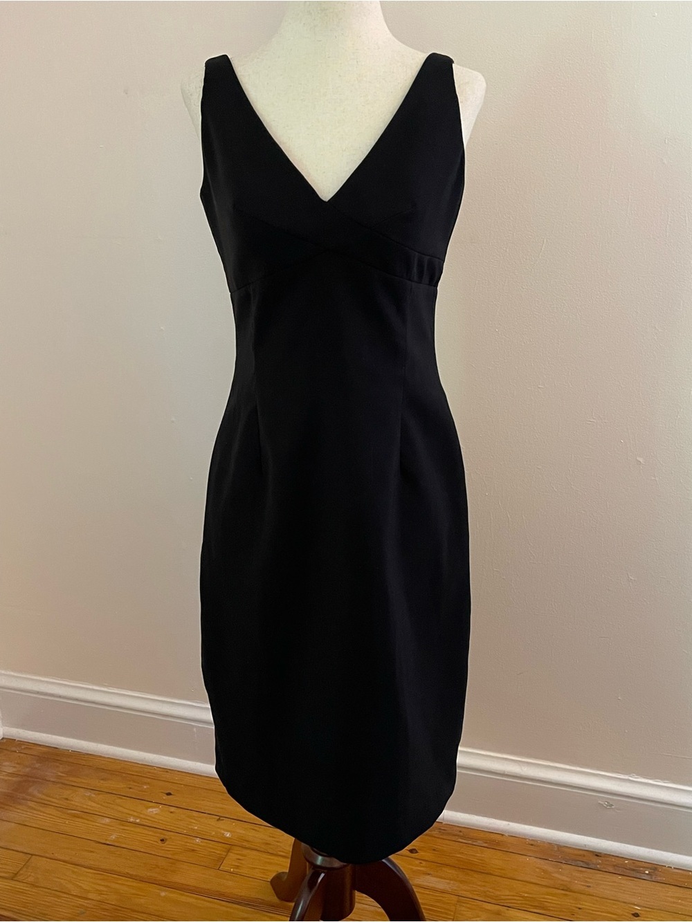 Laundry by Shelli Segal Black Sheath Dress 8 V-Neck Cocktail LBD